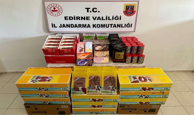Edirne’de bir araçta çok sayıda gümrük kaçağı gıda ürünü ele geçirildi