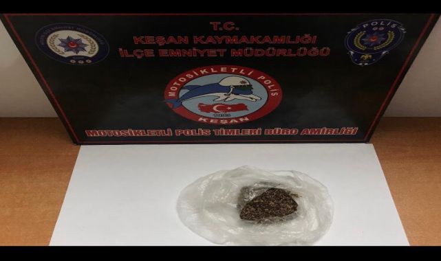 Edirne’de üzerlerinde uyuşturucu ve silahla yakalanan 3 şüpheliye gözaltı