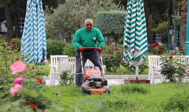 Edremit'te parklara bahar bakımı