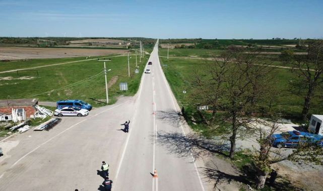 Enez'de jandarmadan dronlu trafik denetimi