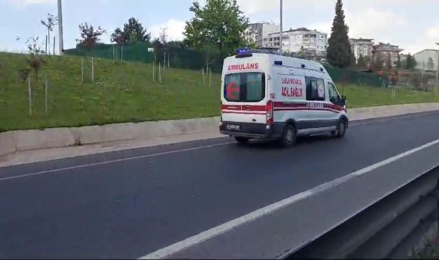 Gebze'de devrilen çamaşır makinesi yüklü TIR'ın şoförü yaralandı