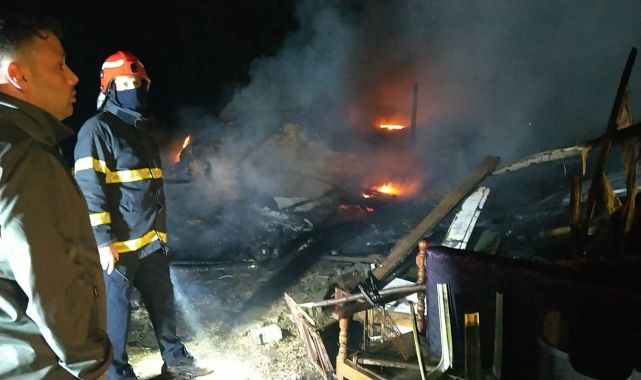 Gölcük'te, ahırda çıkan yangında 5 büyükbaş öldü