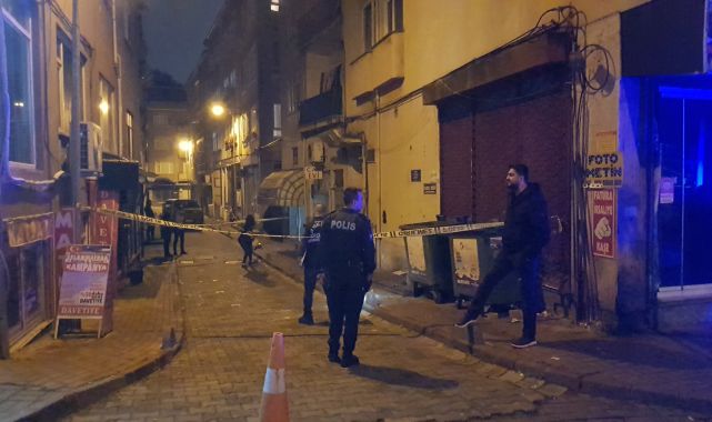 İş yerinin camlarını kıran saldırganı tabanca ile yaraladı