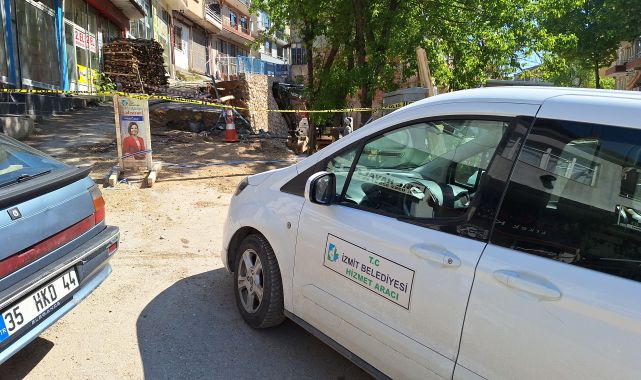 İzmit'te iş makinesiyle desteklenen istinat duvarında onarım başladı