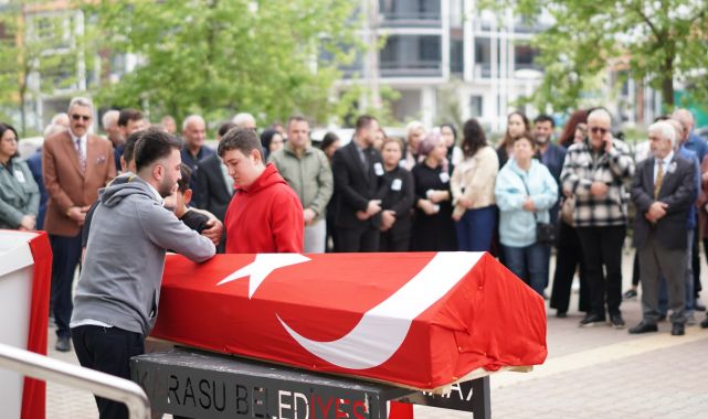 Kaldırımda yürürken otomobilin çarptığı yaya öldü