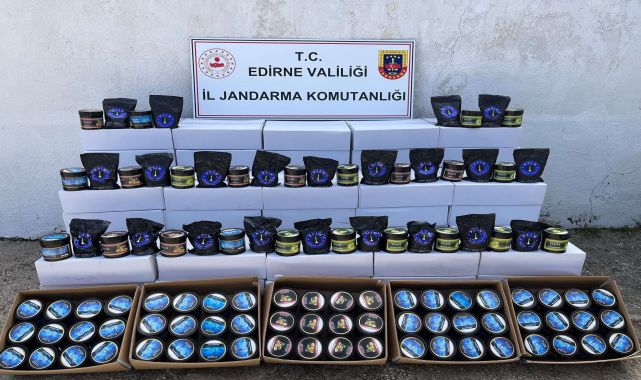 Kamyonette 1 ton kaçak nargile tütünü ele geçirildi