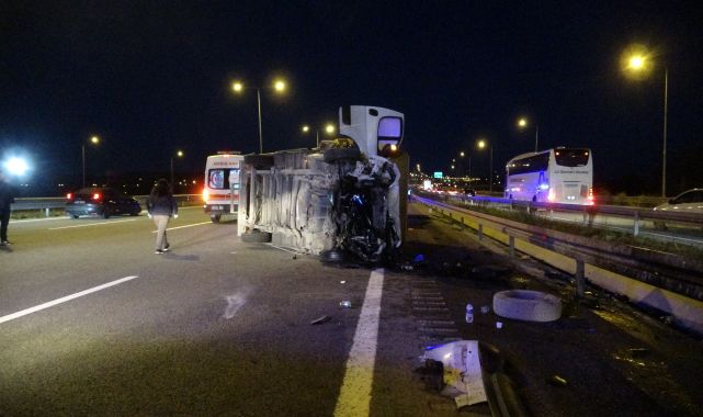 Kuzey Marmara Otoyolu'nda kaza:1 ölü 5 yaralı;İstanbul yönünde uzun araç kuyrukları oluştu