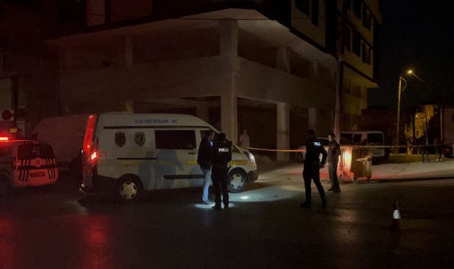 Motosikletle gelip park halindeki 2 aracı kurşunladılar
