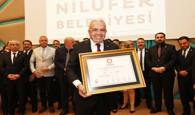 Nilüfer Belediye Başkanı Şadi Özdemir mazbatasını aldı