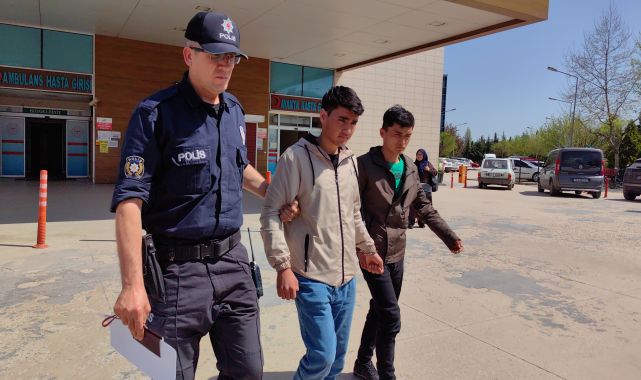 Sahte pasaportla seyahat eden İran uyruklu 2 şüpheli yakalandı