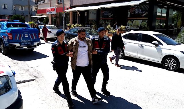 'Şaka' yapan arkadaşını bıçaklayan şüpheli, adliyede