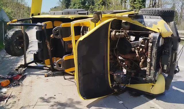 Sakarya'da cip devrildi; 2 kardeş yaralandı