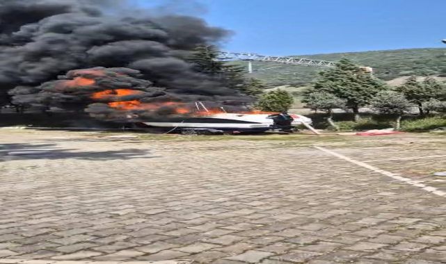 Sitenin bahçesindeki 45 bin dolarlık tekne yandı