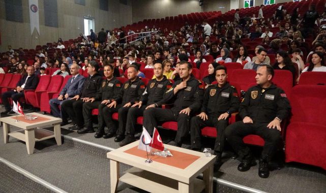 SOLOTÜRK pilotları, Çanakkale'de öğrencilerle buluştu