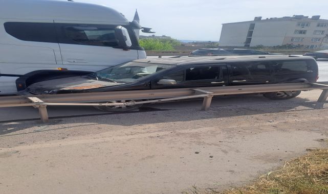 Ters yöne giren ehliyetsiz sürücü TIR'la bariyer arasına sıkışarak durdu