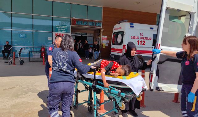 Traktörün altında kalan 7 yaşındaki çocuk, ağır yaralandı