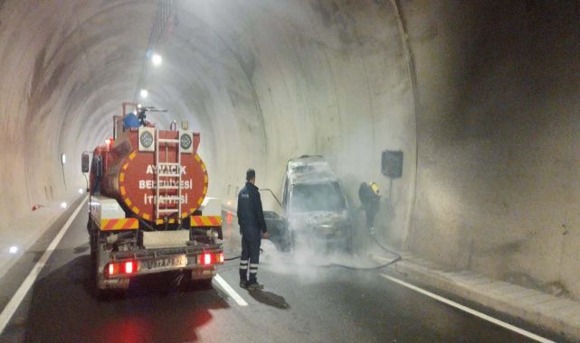 Troya Tüneli'nde seyir halindeki kamyonet yandı; trafik akışı alternatif güzergahtan sağlandı