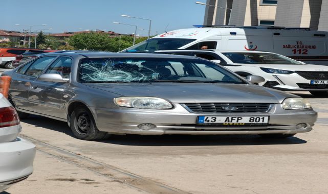 Yola kontrolsüz çıkan bisikletli, otomobilin çarpmasıyla yaralandı