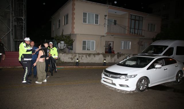 Alkollü kadın sürücü, babasına kaza yaptığını polise söyletti