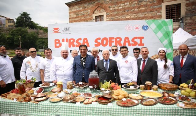 Bursa mutfağı, tarihi İpek Han Meydanı'nda vitrine çıktı