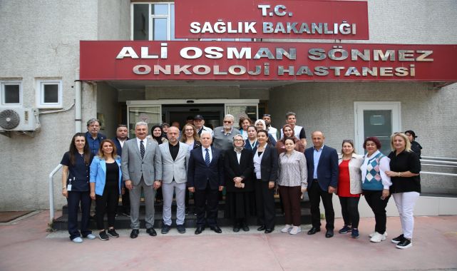 Büyükşehir Belediye Başkanı Bozbey,  Bursa Ali Osman Sönmez Onkoloji Hastanesi'ni ziyaret etti