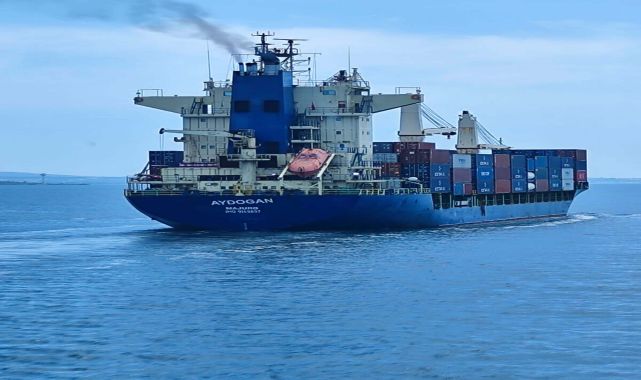 Çanakkale Boğazı&#039;nda arızalanan gemi Karanlık Liman’a demirletildi