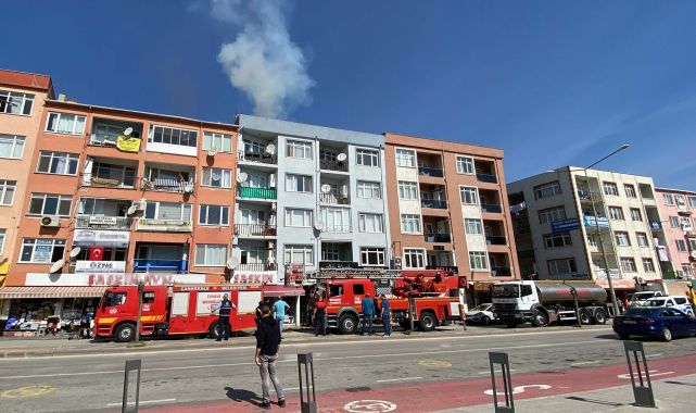 Çanakkale'de 4 katlı binada yangın