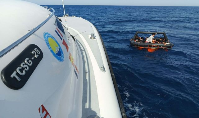 Çanakkale'de, Yunanistan'ın geri ittiği 24 göçmen kurtarıldı