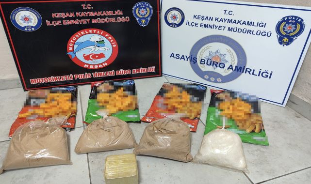 Cips paketlerine gizlenmiş uyuşturucu ele geçirildi: 3 gözaltı