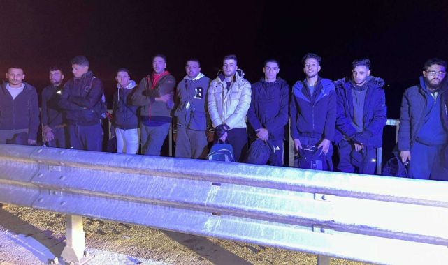 Edirne'de 21 kaçak göçmen ile 2 organizatör yakalandı