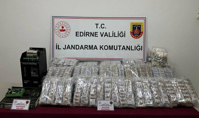 Edirne’de otobüste gümrük kaçağı takı ve elektronik parça ele geçirildi