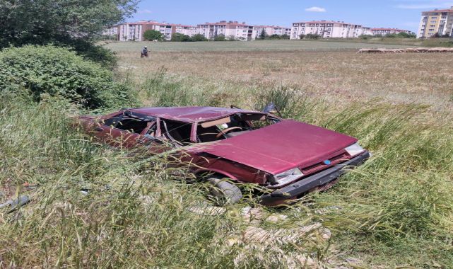 Edirne'de otomobil su kanalına girip, takla attı: 2 yaralı 