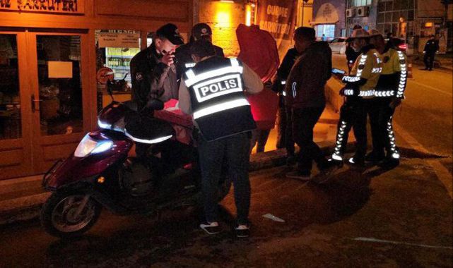 Uyuşturucu ile yakalanan motokurye gözaltında