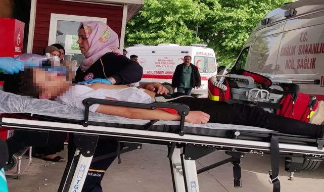 Gençlerin sosyal medyadaki tartışması sokakta kavgaya dönüştü: 1 ağır yaralı