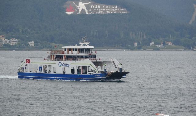 Gökçeada feribot seferlerine 'fırtına' engeli