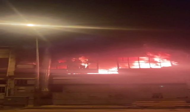 İnegöl'de mobilya imalathanesinde korkutan yangın