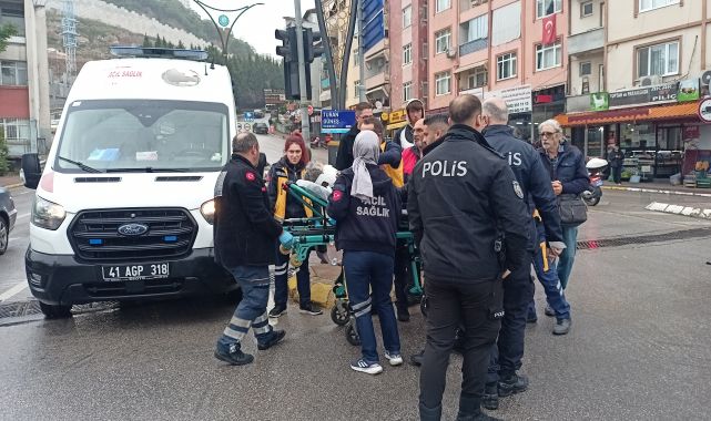 Kavşakta otomobiller çarpıştı:  3 yaralı