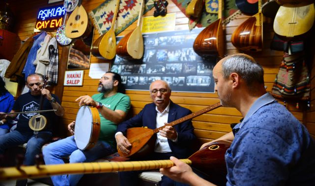 Masa oyunu ve sohbet yasak, Aşıklar Kahvesi'nde, 69 yıldır sadece saz çalınıp türkü söyleniyor