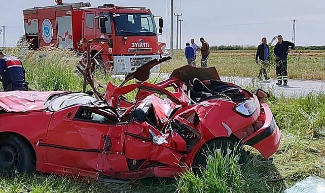 Otomobil, Elektrik Direğine Çarptı, 1 Yaralı