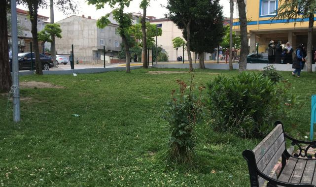 Parkta iki grup arasında bıçaklı kavga: 2 yaralı