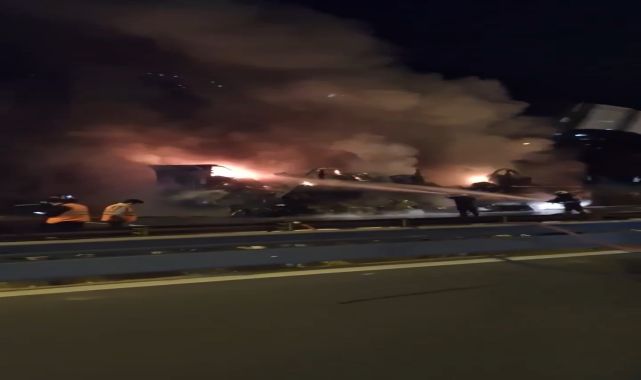 TEM Otoyolu’nda beyaz eşya yüklü TIR’ın dorsesi alev alev yandı