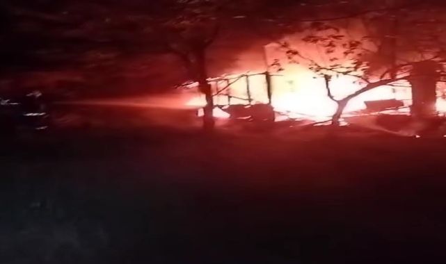 Yalova'da ahşap barakada çıkan yangında küle döndü
