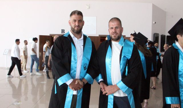 Açılan kontenjanla Kırkpınar Spor Bilimleri Fakültesi'ne giren başpehlivanlar mezun oldu