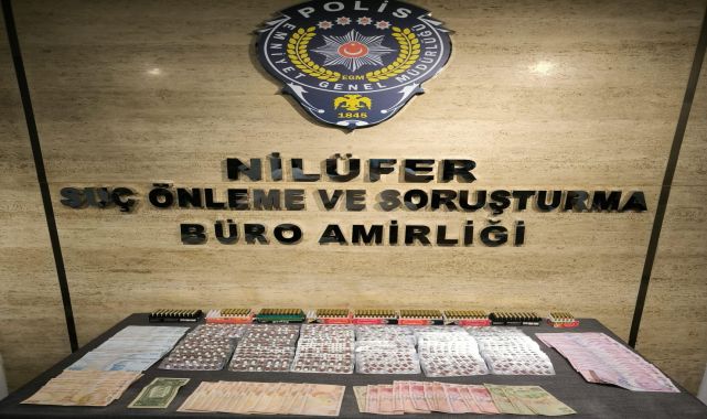 Bursa'da uyuşturucu ticaretine 2 tutuklama; operasyonda 1'i çalıntı 3 tabanca da ele geçirildi