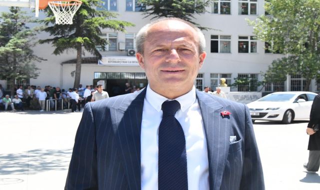 Büyükkarıştıran'da seçmenler, sandık başına gitti; CHP'nin adayı kazandı