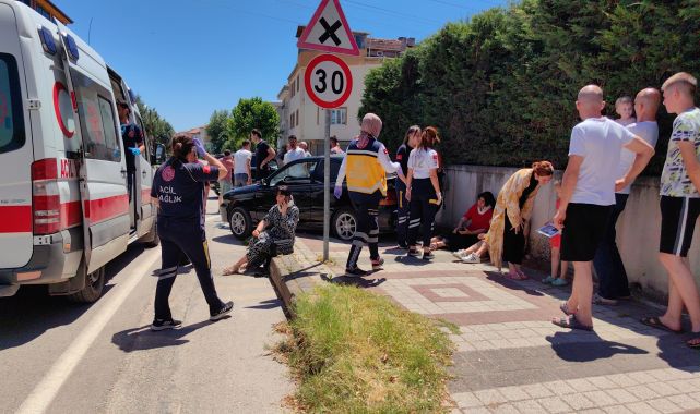 Cip ile otomobilin çarpıştığı kazada 1’i bebek, 1’i çocuk 6 kişi yaralandı