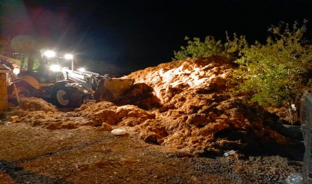 Edirne’de samanlık ve 800 saman balyası yandı
