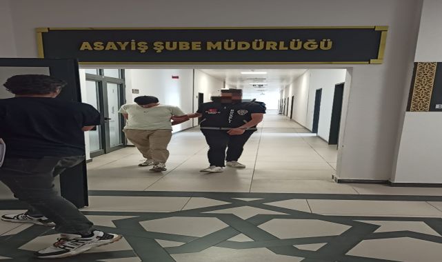 Limanlardan sıfır araçların anahtarlarını çalan hırsızlar tutuklandı