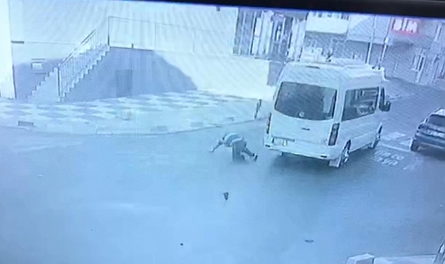 Minibüs Sürücüsü Yayaya Çarpıp Kaçtı