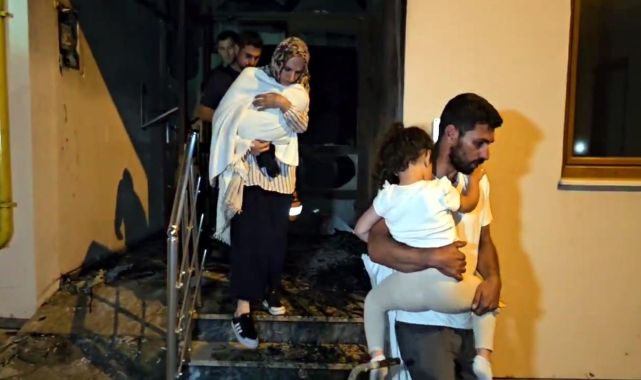 Bina önüne bırakılan motosiklet alev aldı